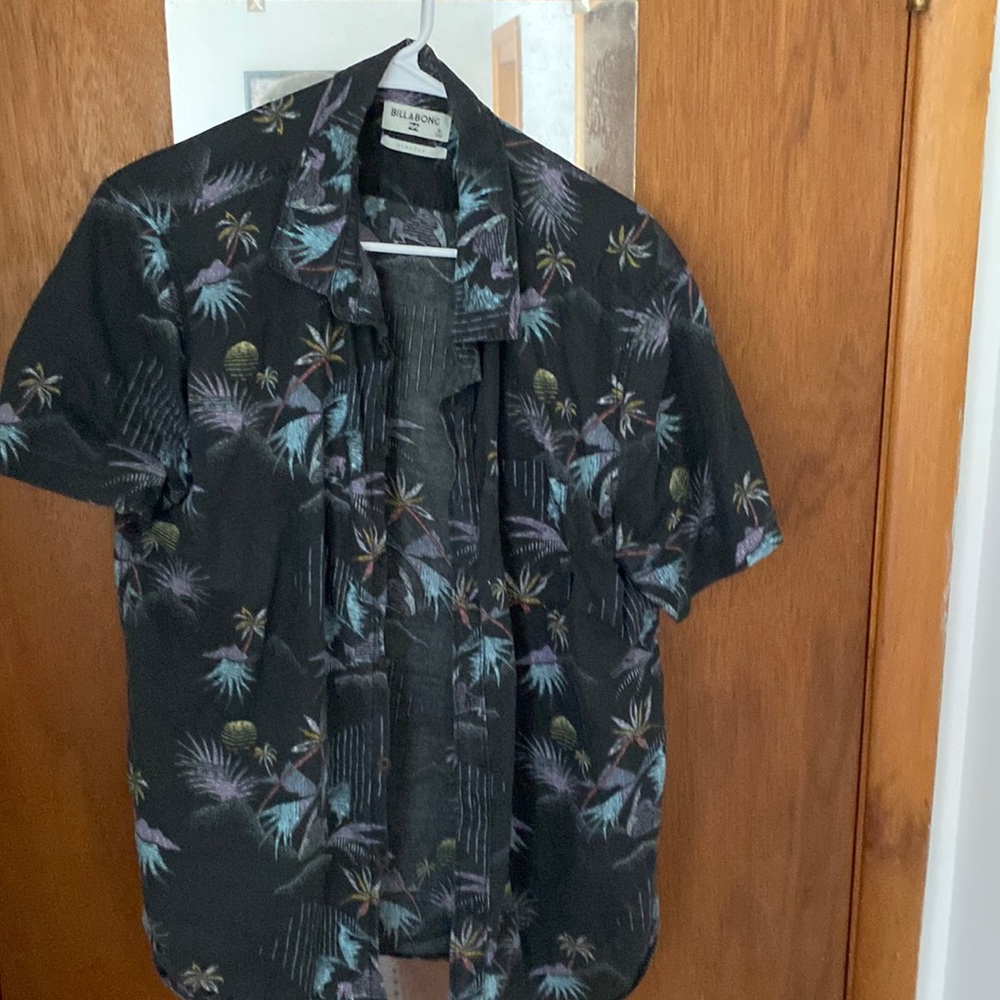 Medium Billabong short sleeve button up shirt